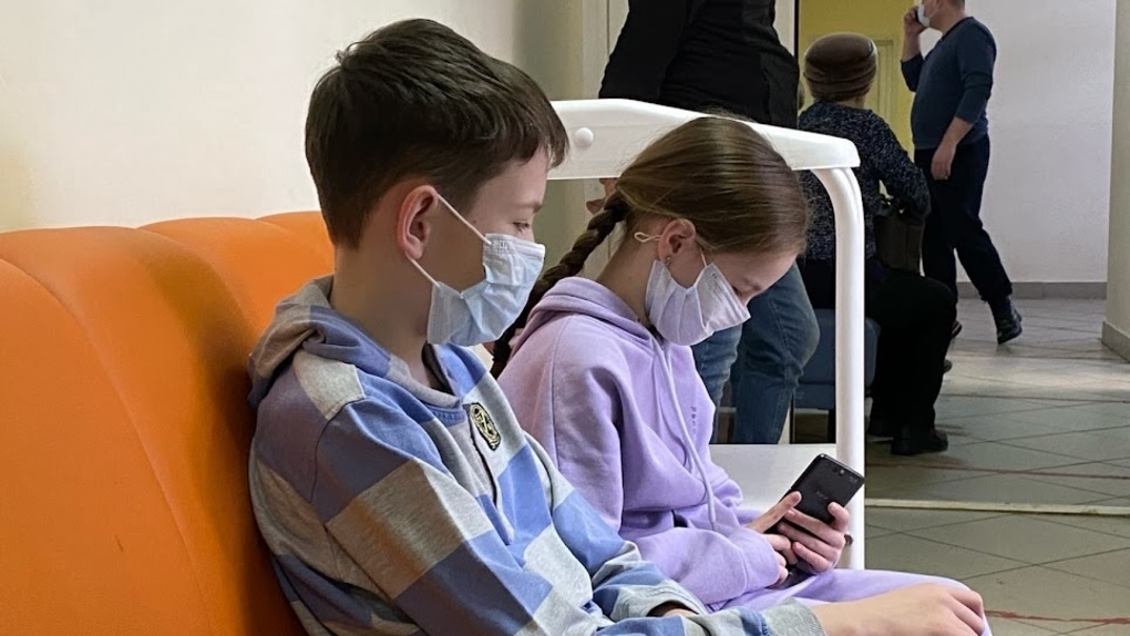 Коронавирус не отступает: за сутки заболел 1 221 ребёнок в Новосибирске