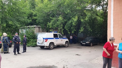 Руку чуть не прожгло до кости: как ребёнка ударило током в трансформаторной будке в Новосибирске