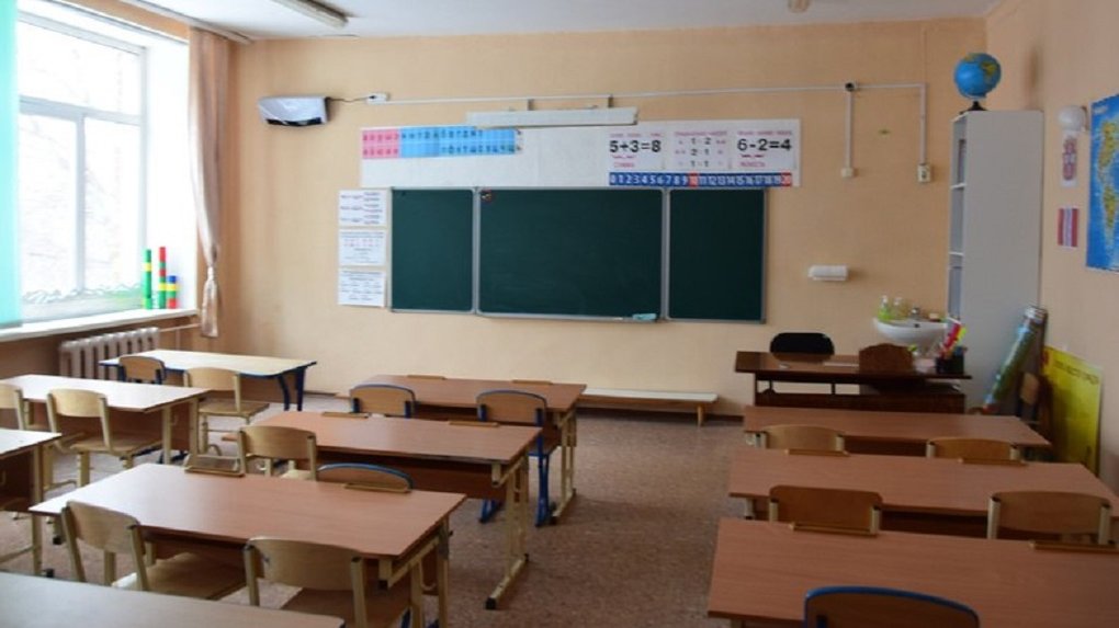 Озвучена средняя зарплата омских учителей и воспитателей