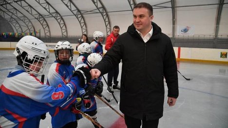 Врио губернатора Хоценко поручил построить крытые катки в каждом районе Омской области