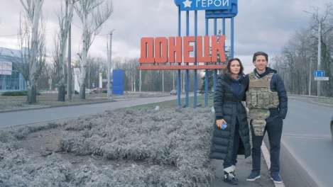 Телеведущая Елена Север с сыновьями ЮрКиссом и ВладиМиром отправились в ДНР и ЛНР