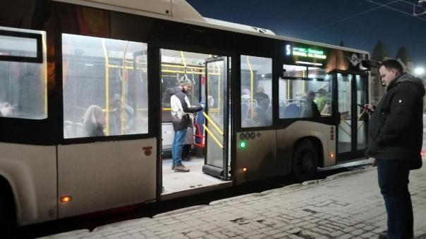 Владельцы социальной карты «Тройка» с трудом оплачивают проезд в Новосибирской области