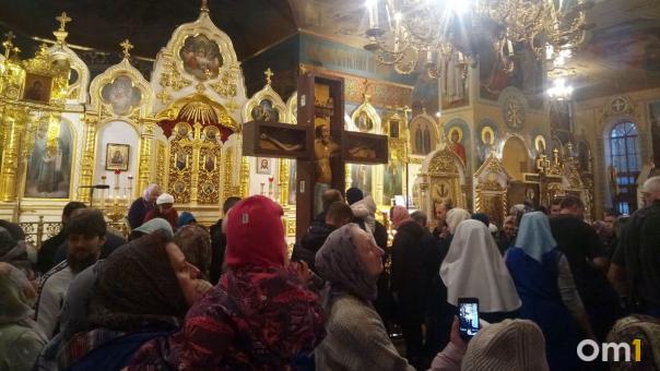 «Людям плохо»: Вознесенский собор с трудом вместил желающих увидеть Годеновский крест