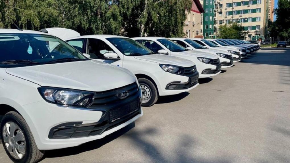 37 легковых автомобилей приобрели для поликлиник Новосибирска