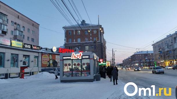 Берегите кошельки: в Омске на остановке орудует банда карманников
