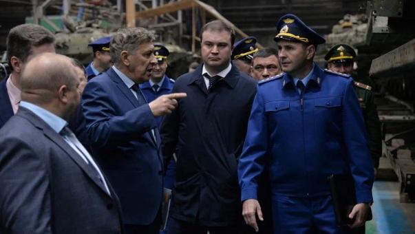 Замгенпрокурора РФ Демешин и Виталий Хоценко посетили «Омсктрансмаш»