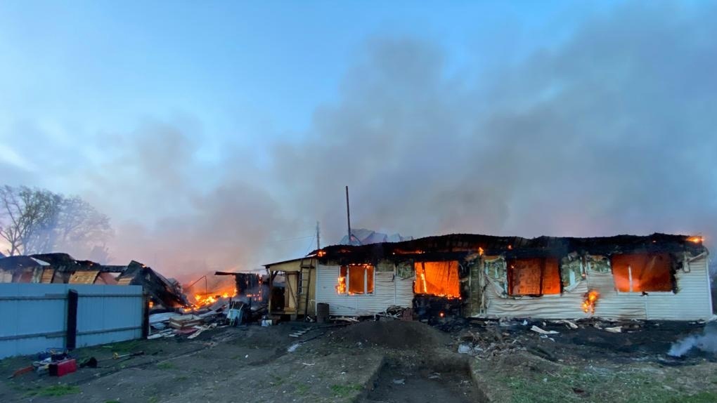 Новосибирская область окутана пожарами. Люди в спешке покидают жилые дома. Карта возгораний