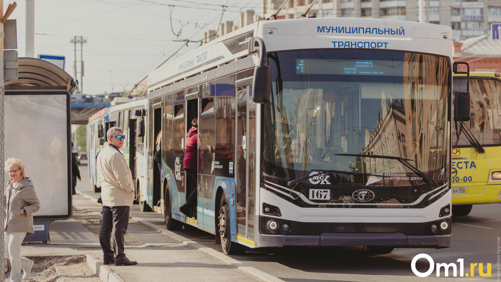 Автобусы в Омске изменят свои маршруты на все выходные
