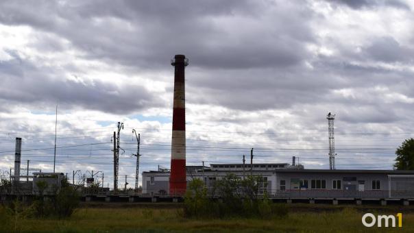 Восточную часть Омска засыпало подозрительным пеплом