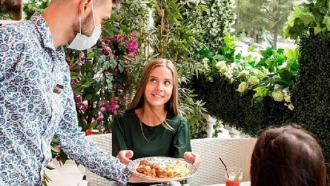 Собрать все приветственные коктейли. Обзор открывающихся летних ресторанов и веранд в Омске