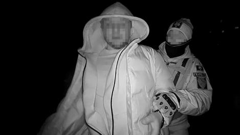 Винный вор из Новосибирска на коленях умолял не сдавать его в полицию
