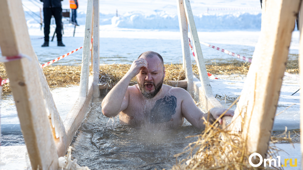 Мороз по коже: топ-10 леденящих фото с крещенских купаний в Новосибирске