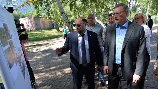 Глава региона Бурков оценил благоустройство Ленинского округа Омска