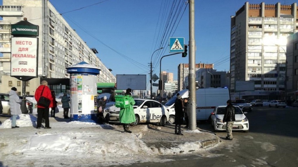 «Машина отлетела в сторону»: вскрылись подробности гибели пенсионера в ДТП в Новосибирске