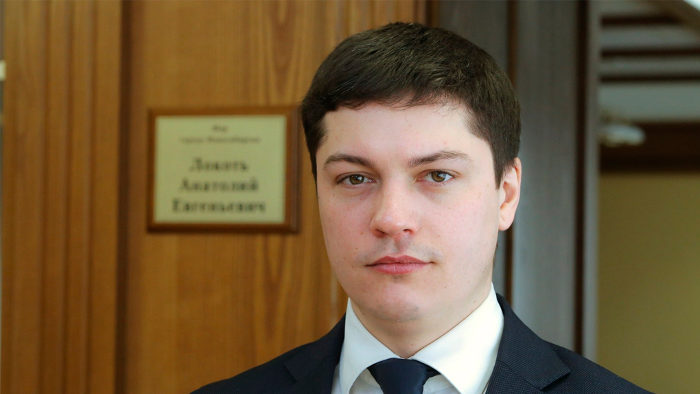 Вице-мэра Новосибирска Артёма Скатова отстранили от должности