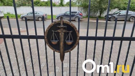 Трое омских полицейских и помогавшая им следователь получили суровые приговоры за избиение задержанного