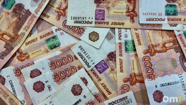 Массажиста санатория из Омска «развели» на 600 тысяч рублей