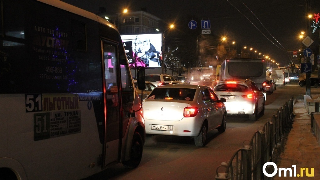 Город стоит: Новосибирск сковали вечерние семибалльные пробки