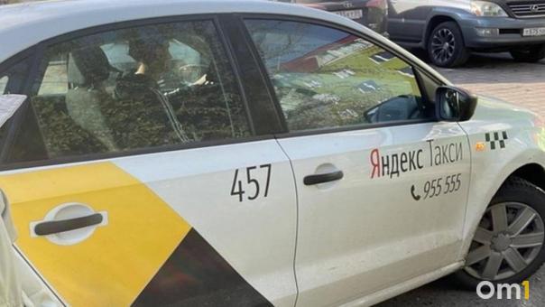 Омичам предлагают скидку на поездку в такси, если часть пути пройти пешком