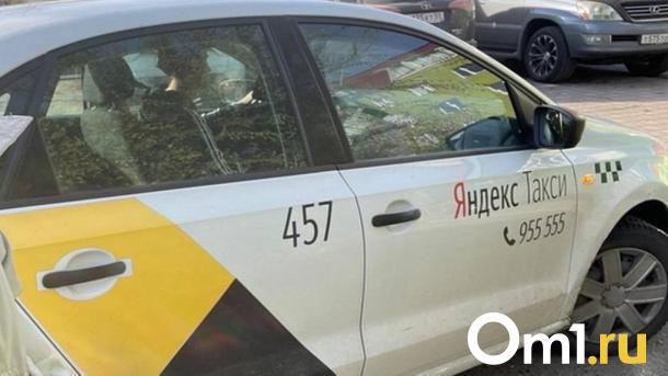 Омичам предлагают скидку на поездку в такси, если часть пути пройти пешком