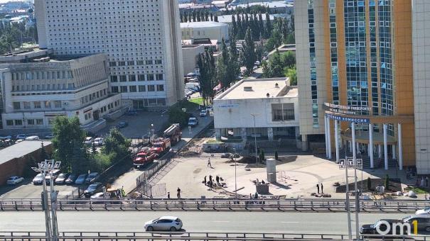 Всех эвакуировали: у главного корпуса ОмГУ заметили пожарные машины