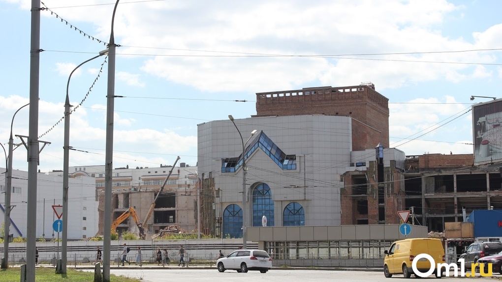 Знаменитый долгострой ДК «Сибсельмаш» полностью разрушили в Новосибирске. ВИДЕО