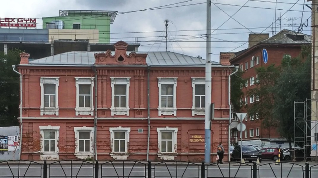 В омском историческом здании продают подвальное помещение за 7,7 миллиона рублей
