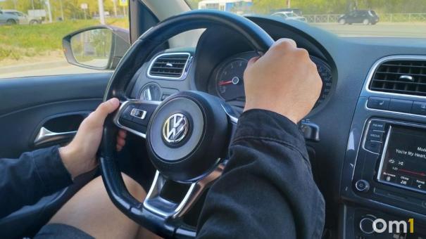 В Новосибирске владельцы гибридных авто платят налоги за два двигателя