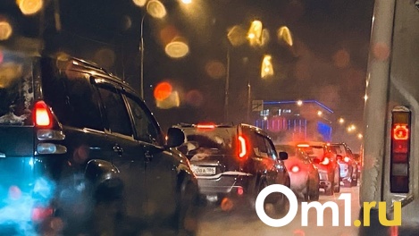 Из-за проливного дождя Омск встал в 10-балльные пробки