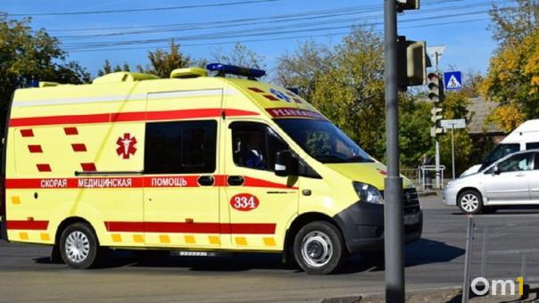 Двух омичей с травмами доставили в больницу после аварии