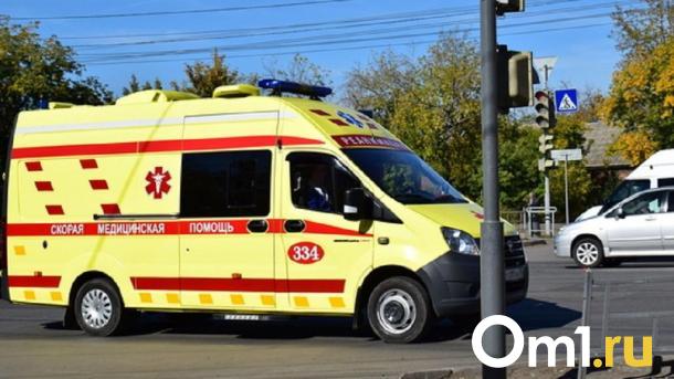 Двух омичей с травмами доставили в больницу после аварии