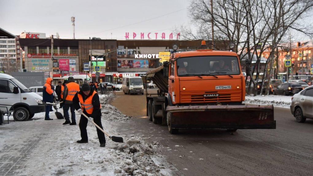 Дороги в Омске продолжат очищать круглосуточно