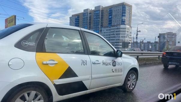Омичка с помощью таксиста догнала извращенца, напавшего на её дочь