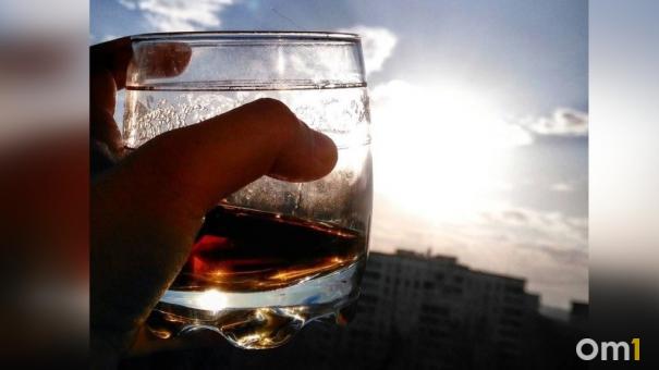 У Центрального рынка в Новосибирске собралась огромная толпа
