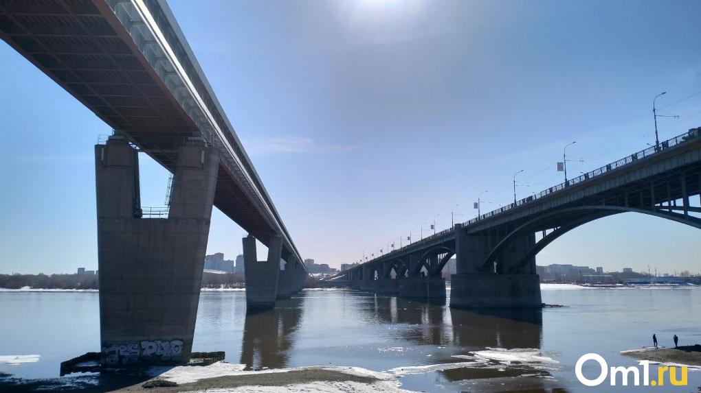 В Новосибирске на полгода сузят проезжую часть на Октябрьском мосту