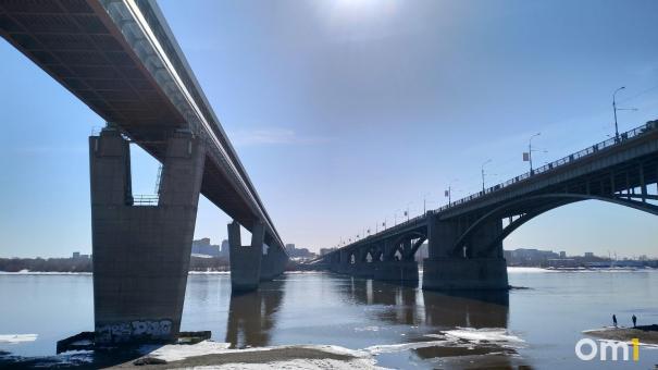 В Новосибирске на полгода сузят проезжую часть на Октябрьском мосту