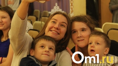 Любить без ограничений и жалеть в любом возрасте: омские мамы – о том, что такое материнство