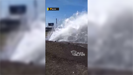 В Новосибирске на Гусинобродском шоссе из-под земли забили «горячие источники»