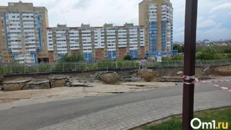 Провал на 3-й Енисейской в Омске не смогли заделать за полгода