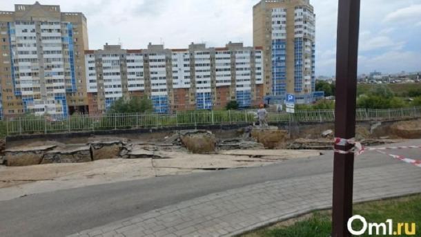 Провал на 3-й Енисейской в Омске не смогли заделать за полгода