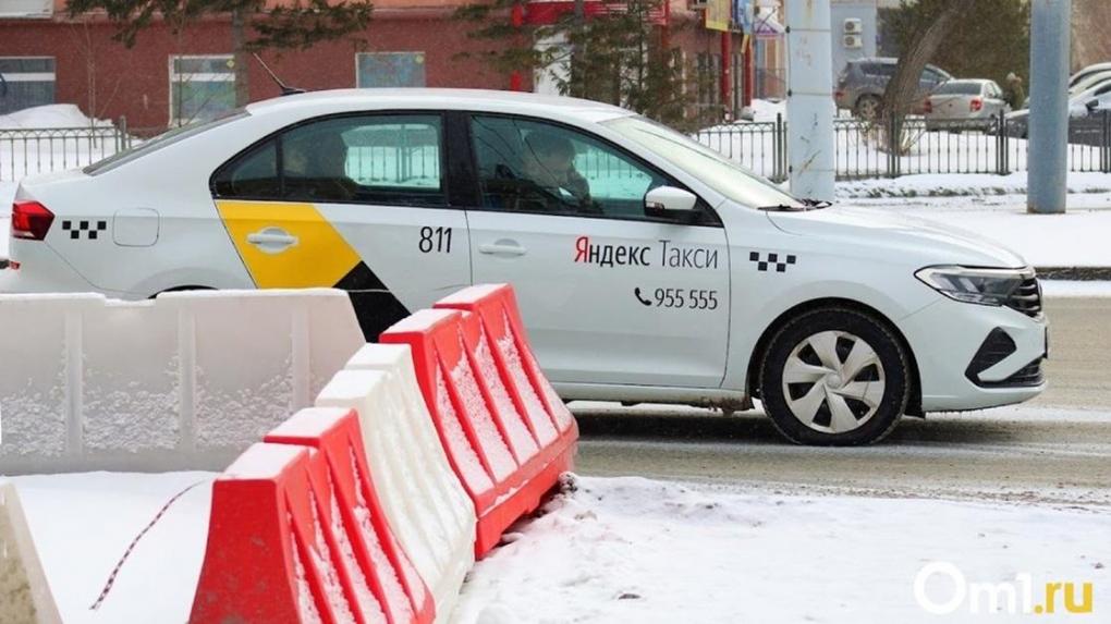 Больше тысячи: утром в Омске резко взлетели цены на такси