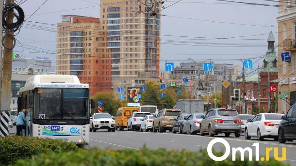 Пробки в 10 баллов парализовали движение на омских дорогах