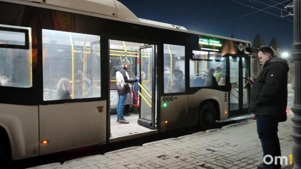 Почти 100 водителей автобусов уволились за последние полгода в Новосибирске