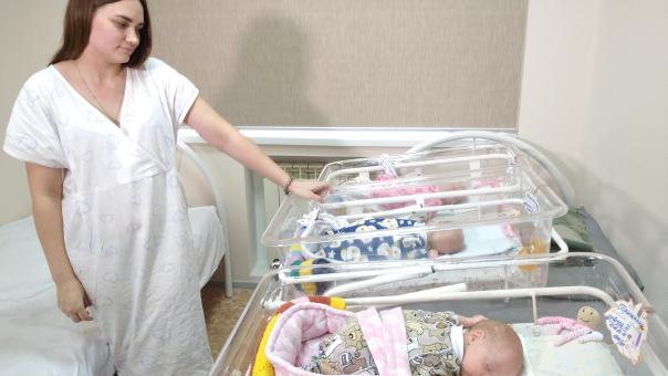 «Дружные, не скандалят»: тройняшки родились в Новосибирске. ФОТО