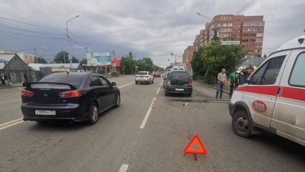 В центре Омска — массовая авария: пострадал двухлетний мальчик