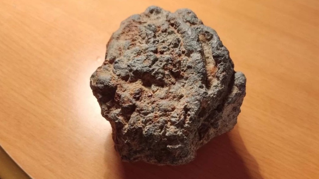 Метеорит, упавший в Омске, продают на «Авито» за 2 миллиона рублей