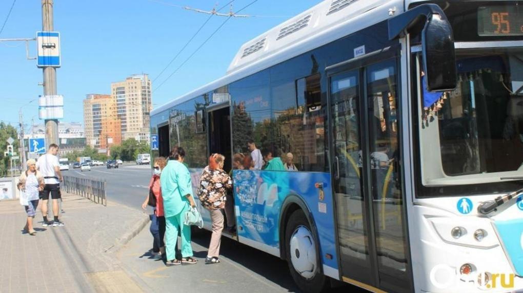 В Омске два популярных автобусных маршрута изменят схему движения