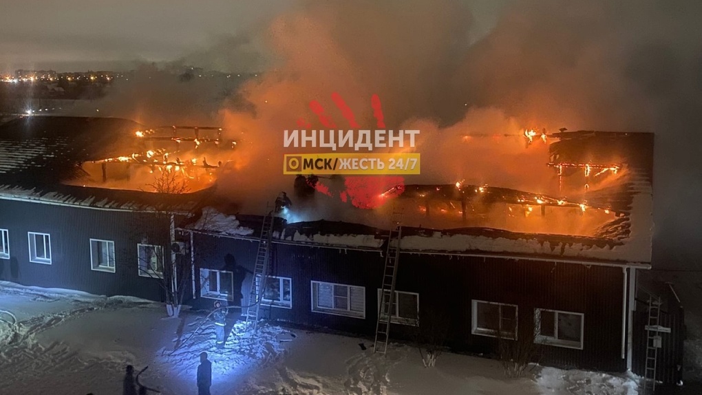 Загорелось здание транспортной компании депутата Омского горсовета