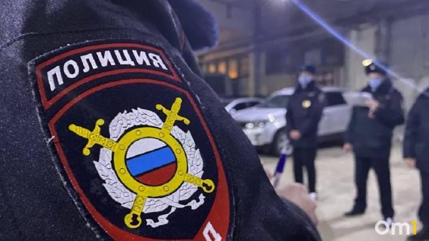 Раненому полицейскому пришлось отстреливаться от напавшего на него омича