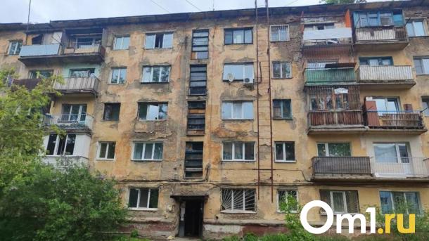 У омичей из аварийного дома на Магистральной изымают комнаты
